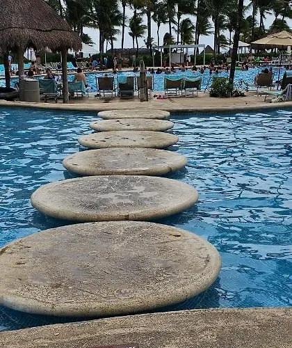 Mayan Palace Resort *