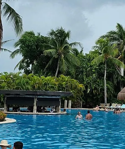 Mayan Palace Resort *